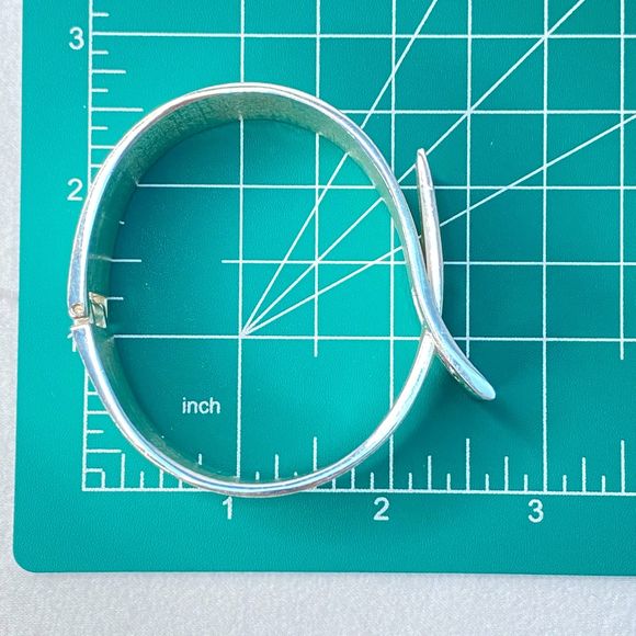 Silver Tone Bracelet Buckle Hinge Sleek Design - Picture 8 of 9